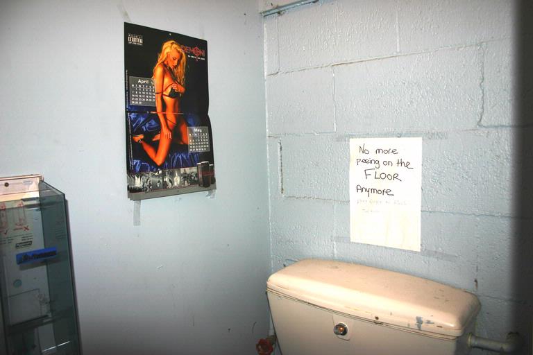 JERRY ZNN;TOILET ALERT;TAKEN AT A FRUIT &VEGE IN NORTHCOTE..JUST HILLARIOUS